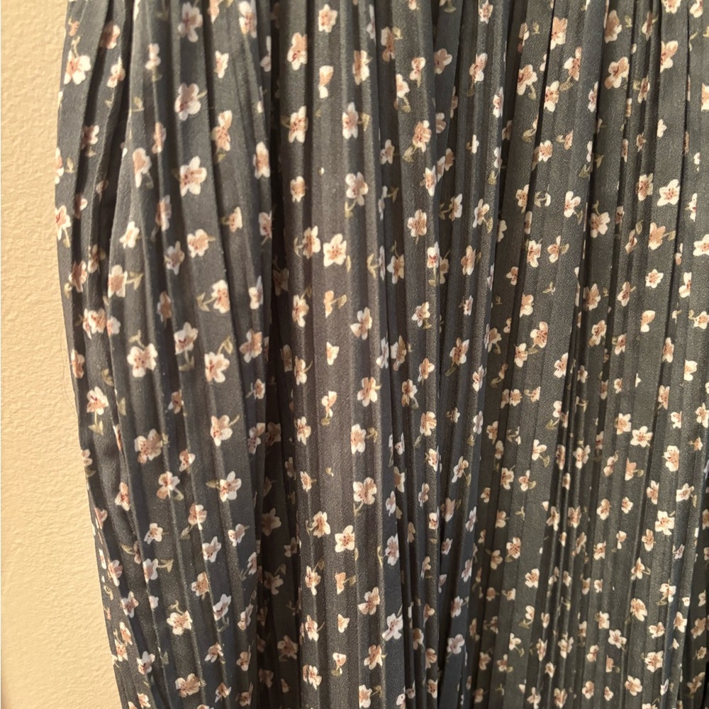 Floral Print Pleated Green Skirt - Picture 3 of 4